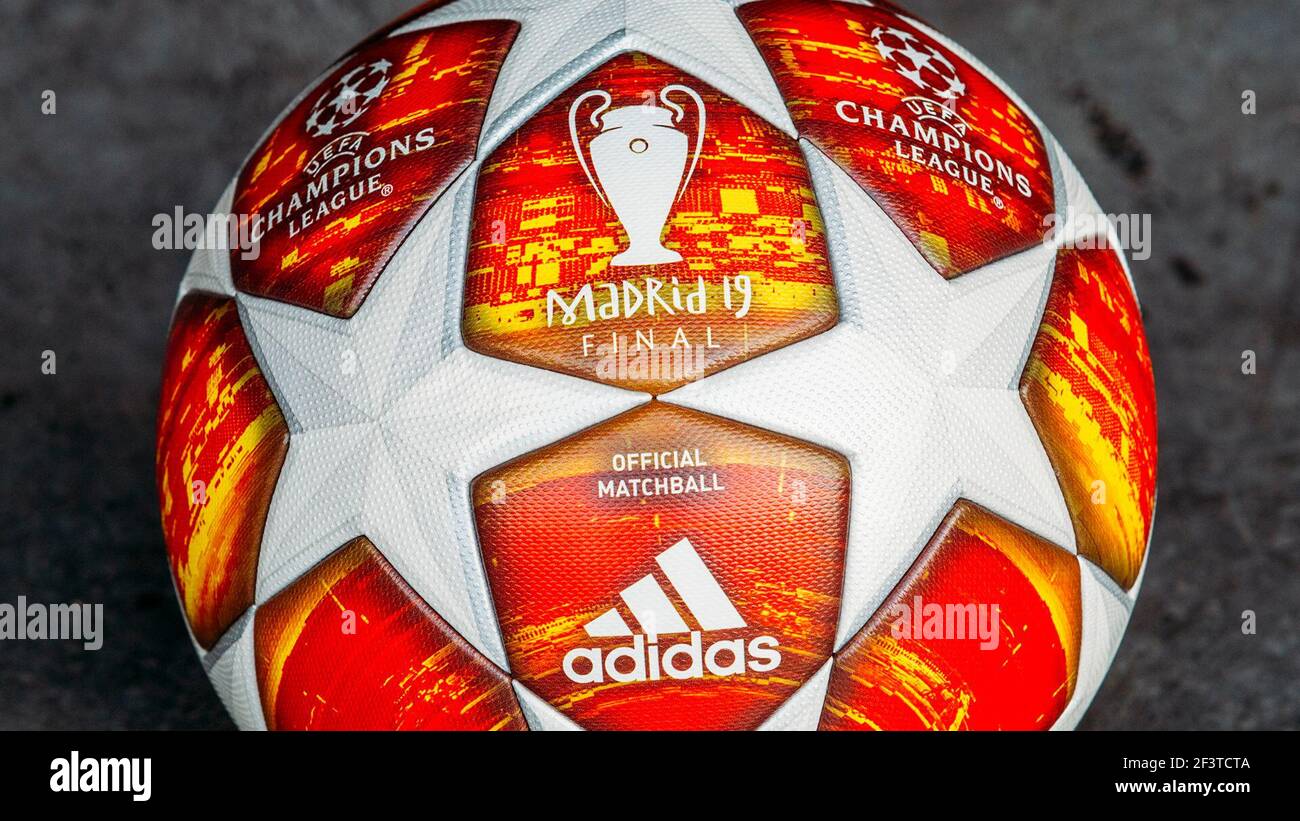 Adidas ballon de match officiel de la Ligue des Champions 2018/19 Madrid 19  final ÉDITORIAL SEULEMENT! Adidas via Kolvenbach Photo Stock - Alamy