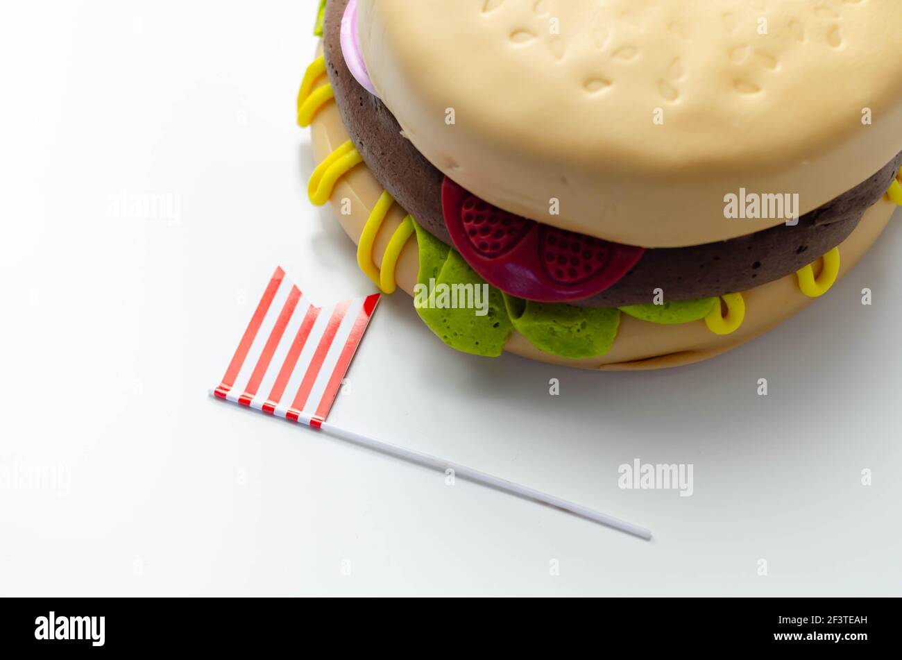 Gateau Burger Gateau De Madere Et De Chocolat En Eponge Rempli De Glacage Recouvert De Glacage Doux Et De Decorations De Sucre Comestible Gateau Dans La Forme B Photo Stock Alamy Gateau Burger Gateau De Madere Et De Chocolat En Eponge Rempli De Glacage Recouvert De Glacage Doux Et De Decorations De Sucre Comestible Gateau Dans La Forme B Photo Stock Alamy