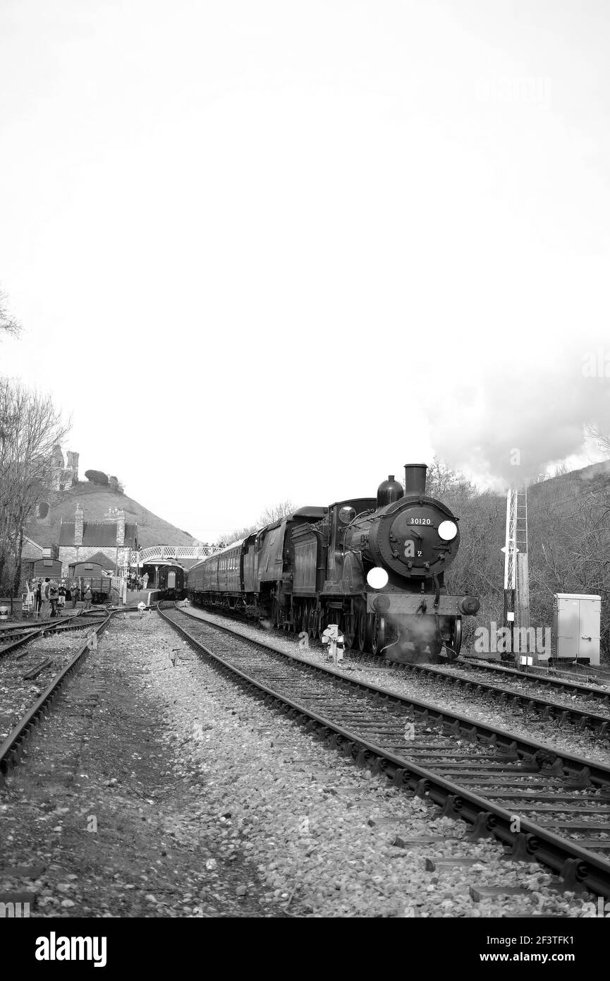 '30120' et 'Manston' en direction de la gare du château de Corfe. Banque D'Images '30120' et 'Manston' en direction de la gare du château de Corfe. Banque D'Images