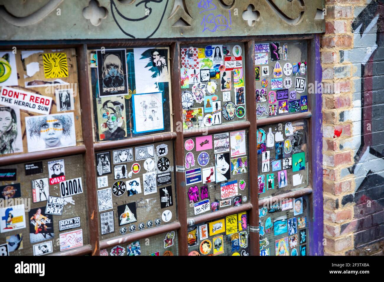 ACDC Lane Melbourne City Center avec art de rue et peintures rendant hommage au groupe de rock ACDC, Melbourne, Victoria, Australie Banque D'Images