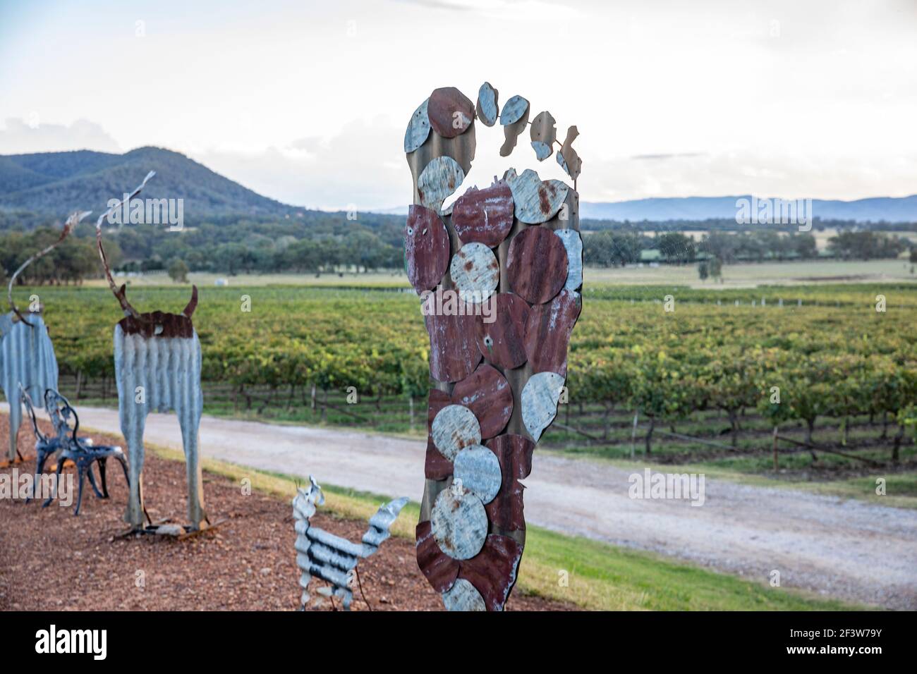 Sculptures et art de la région viticole de Mudgee au vignoble Robert Stein cave de vinification à mudgee, Nouvelle-Galles du Sud, Australie Banque D'Images
