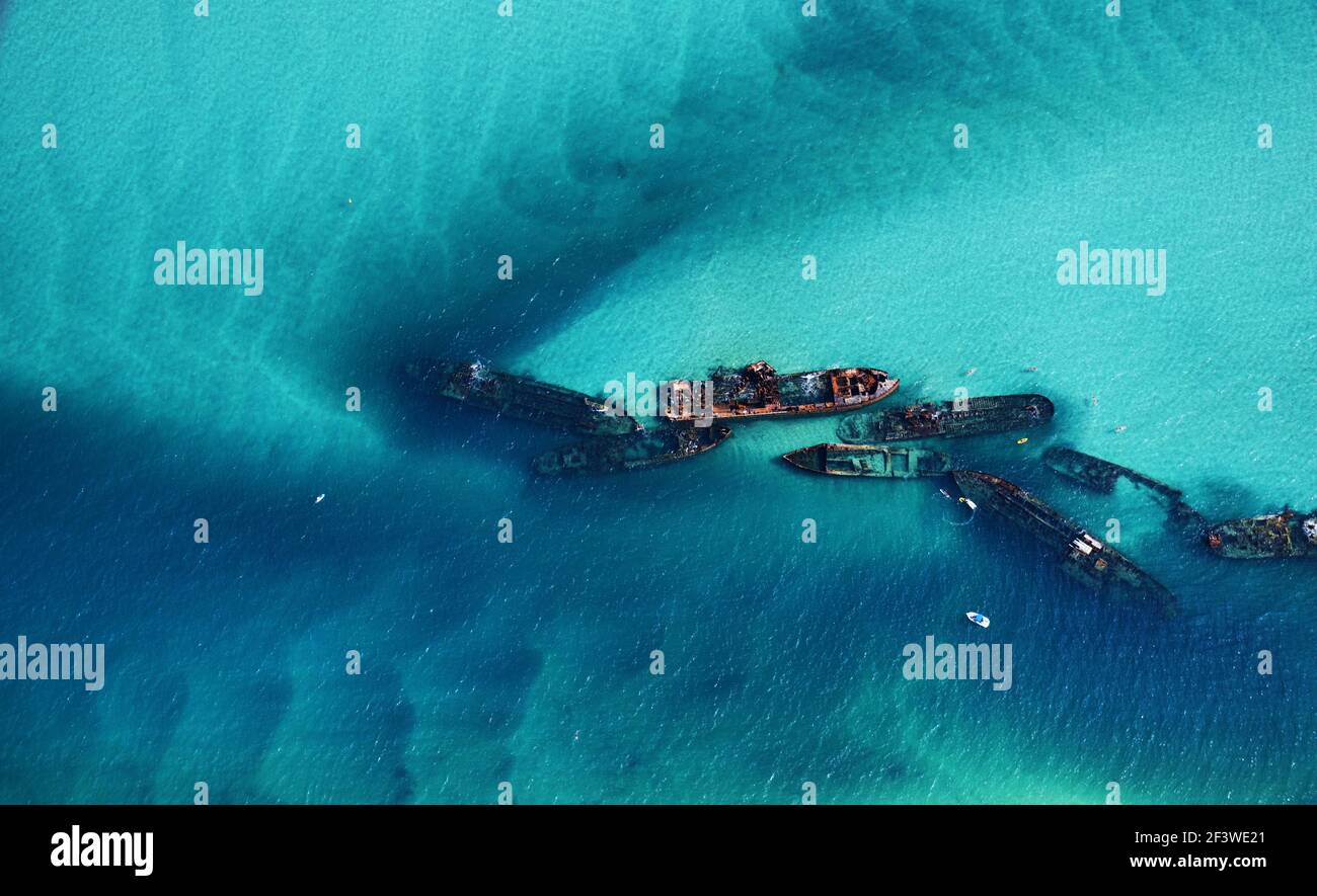 Vue aérienne de l'île Moreton par Tangalooms épaves dans le Queensland, Australie. Banque D'Images