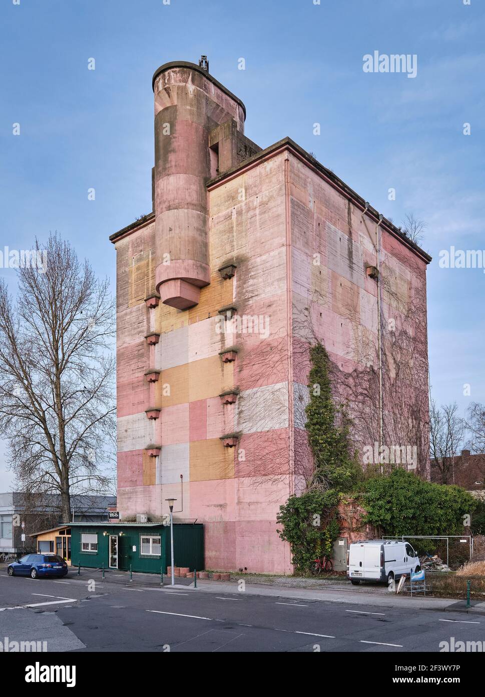 Haut bunker dans la rue Carl-Duisberg à Leverkusen Banque D'Images