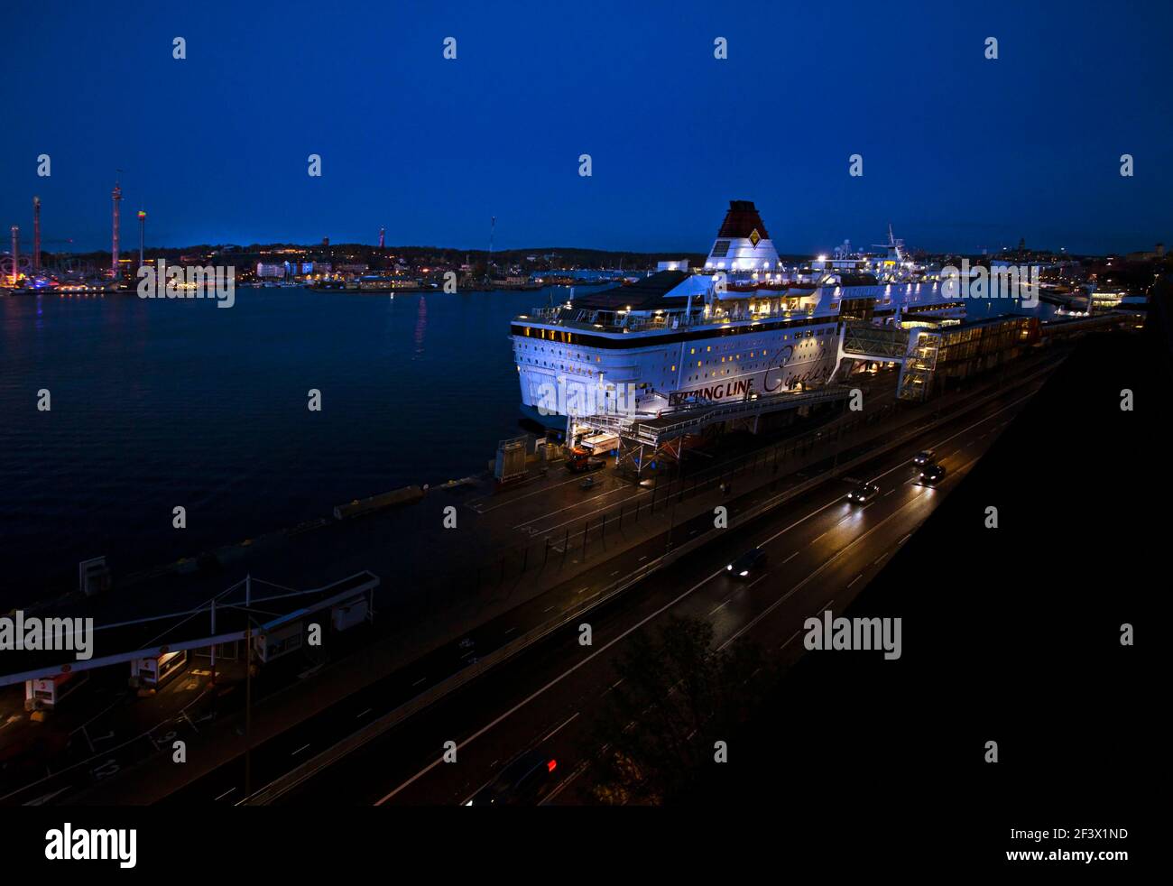 Photo nocturne du terminal des ferries, Stockholm, Suède, Europe Banque D'Images