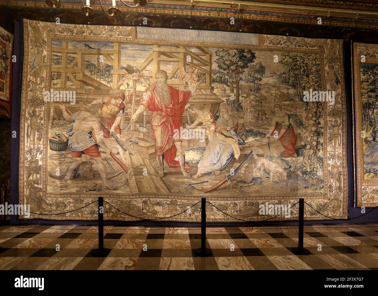 Cracovie. Cracovie. Pologne. 'Construire l'Arc' de la série 'conservateur de Noé' de tapisseries. Tapisserie flamande Banque D'Images