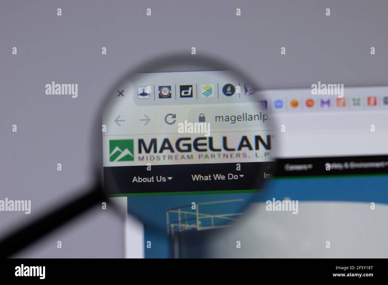 New York, Etats-Unis - 18 mars 2021 : icône du logo de la société Magellan Midstream Partners sur le site Web, Editorial Banque D'Images