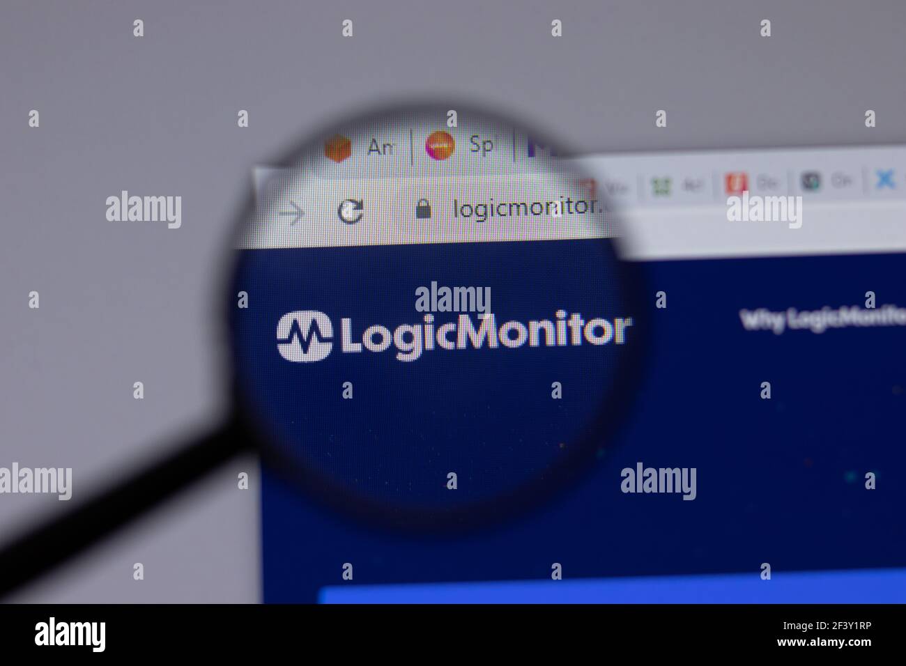 New York, Etats-Unis - 18 mars 2021 : icône logo de la société LogicMonitor sur le site Web, Editorial Banque D'Images