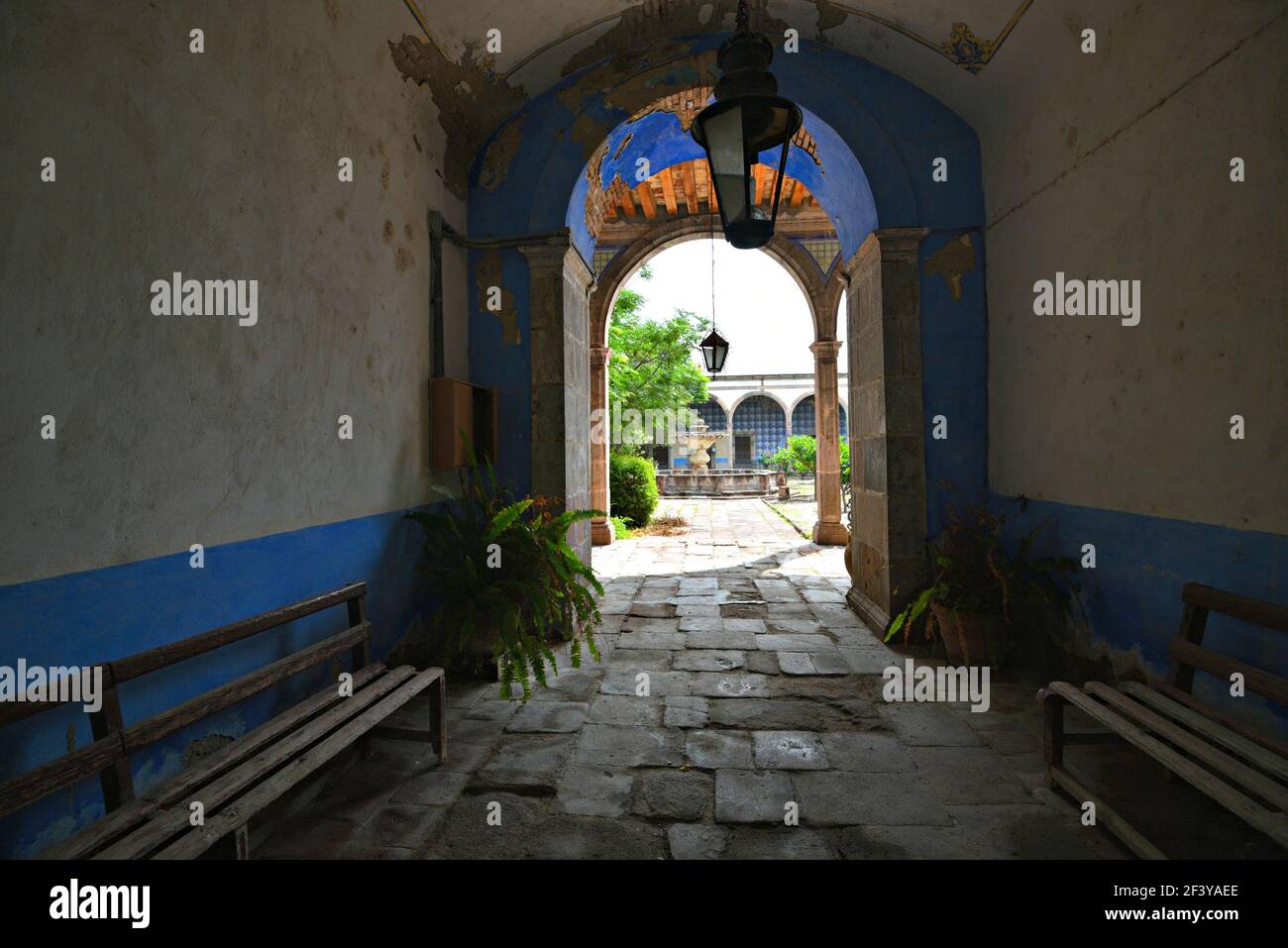 Vue d'entrée voûtée de l'Hacienda coloniale de Peotillos à Villa Hidalgo, San Luis Potosí Mexique. Banque D'Images