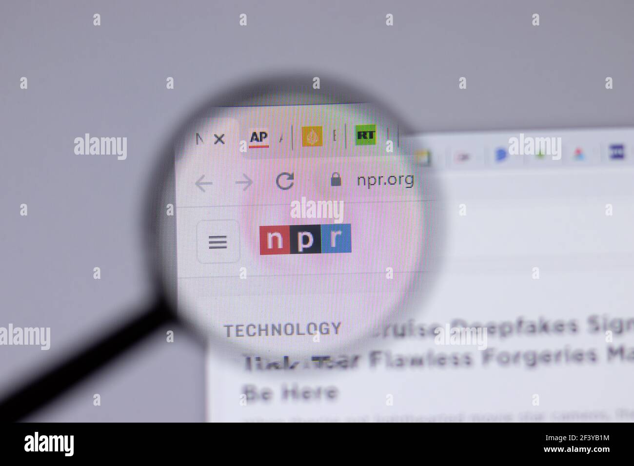 New York, Etats-Unis - 18 mars 2021 : icône du logo de la société National public radio npr sur le site Web, Editorial Banque D'Images
