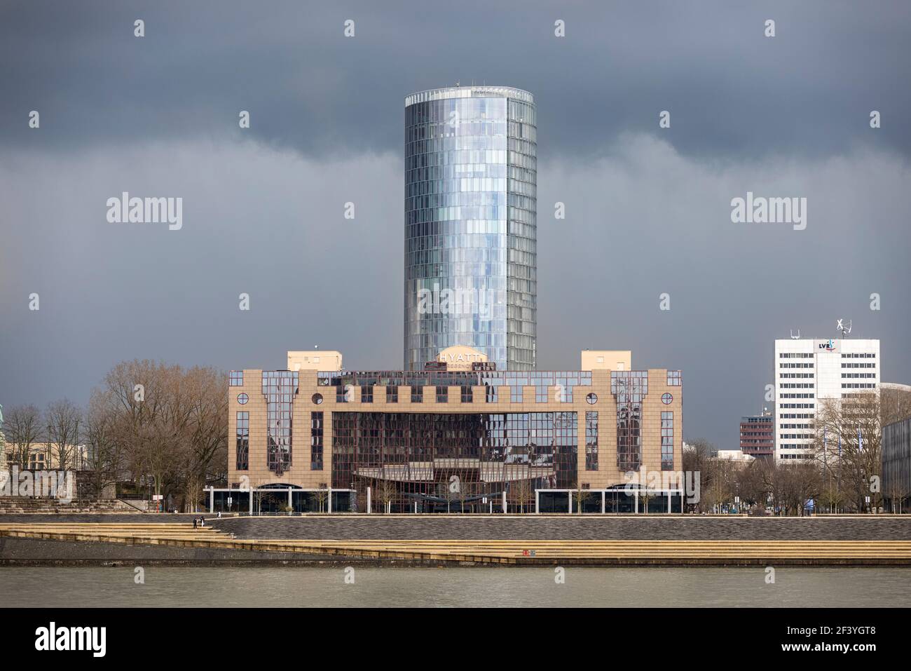 Le triangle de Cologne est un point de repère important à Cologne et visible dans tout le centre-ville. Banque D'Images