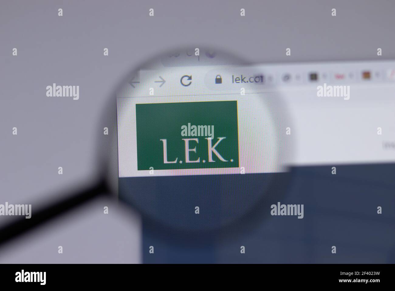 New York, États-Unis - 18 mars 2021 : L.E.K. Icône du logo de la société LEK Consulting sur le site Web, Editorial Banque D'Images