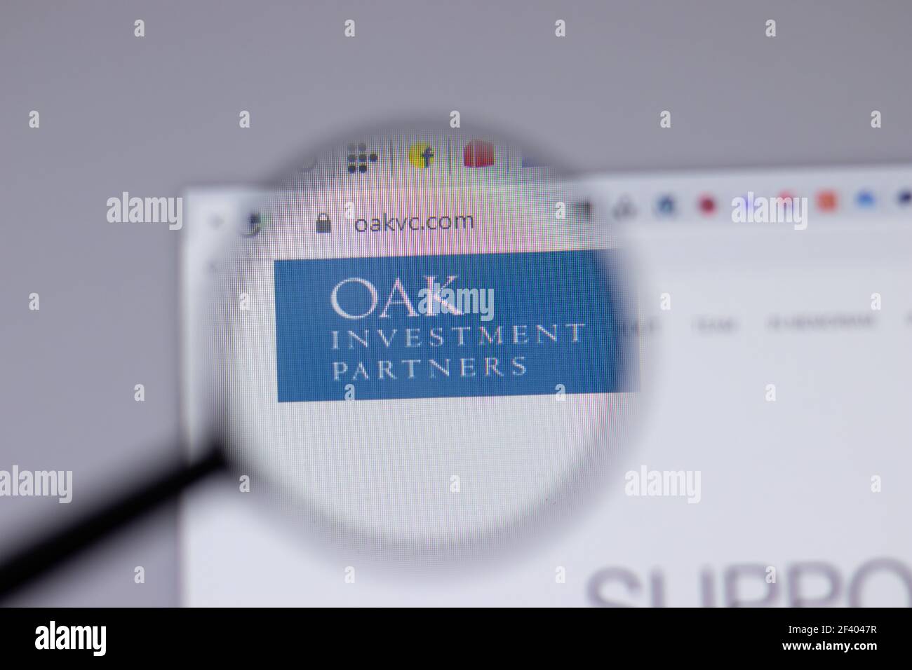 New York, Etats-Unis - 18 mars 2021 : icône du logo de la société Oak Investment Partners sur le site Web, Editorial Banque D'Images