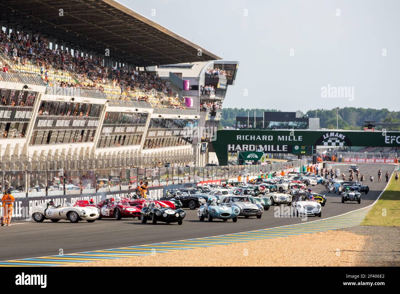 Départ, départ type le Mans, plateau 2, 03 JOY (gbr) / OTAN (fra) / SIMON (deu), Jaguar Type D 1955, 25 BROOKS (gbr) / SMITH (gbr), Jaguar Type D 1956, 21 MONTEVERDE (BRA), Jaguar Type D 1955, action pendant le Mans Classic 2018, France du 6 au 8 juillet, Au Mans - photo Antonin Vincent / DPPI Banque D'Images