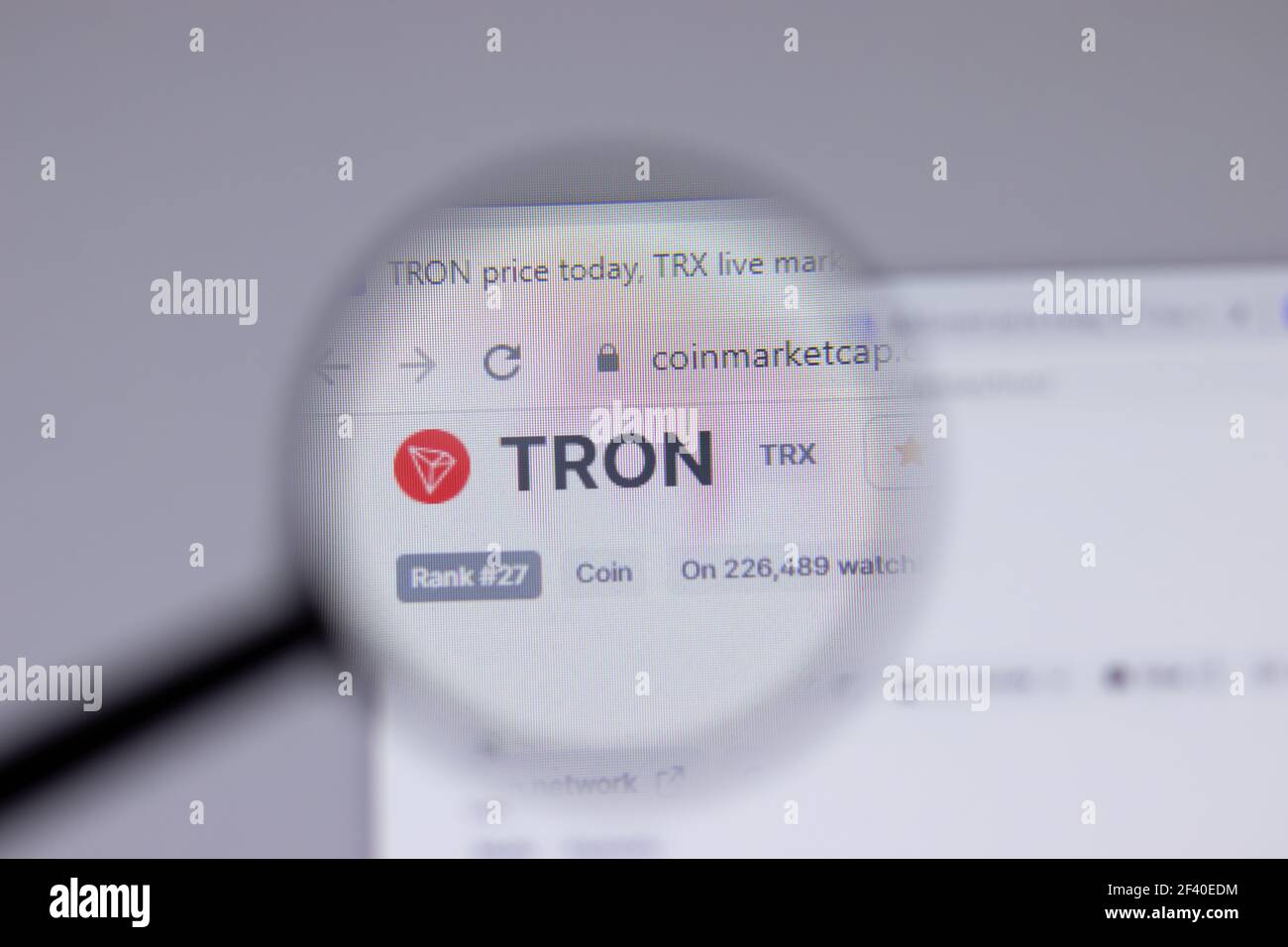 Tron, TRX, crypto-monnaie, pièce de symbole, espace réservé visuel pour la  monnaie numérique, blockchain, cours boursiers Photo Stock - Alamy
