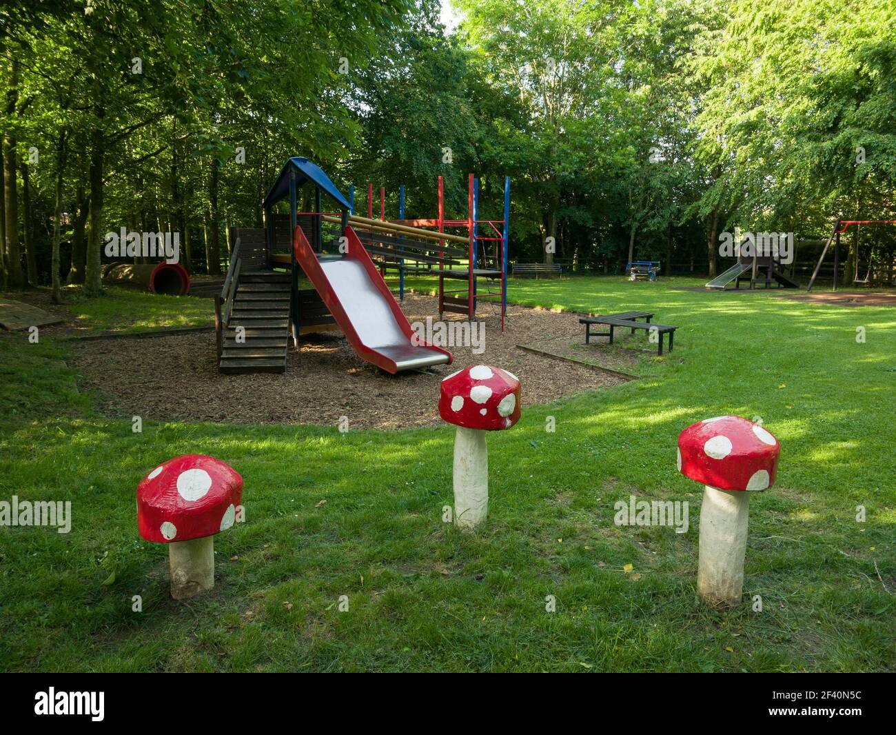 Une aire de jeux pour enfants dans le village de Wrington, dans le nord du Somerset, en Angleterre. Banque D'Images