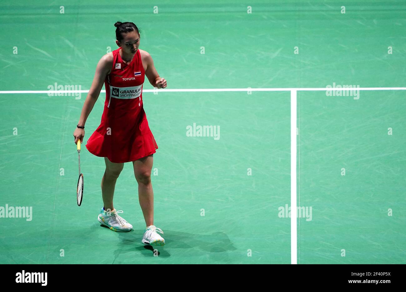 Le Pornpawee Chochuwong de Thaïlande célèbre lors de son match contre le Phittayaporn Chaiwan de Thaïlande le deuxième jour du YONEX All England Open Badminton Championships à Utilita Arena Birmingham. Date de la photo: Jeudi 18 mars 2021. Banque D'Images