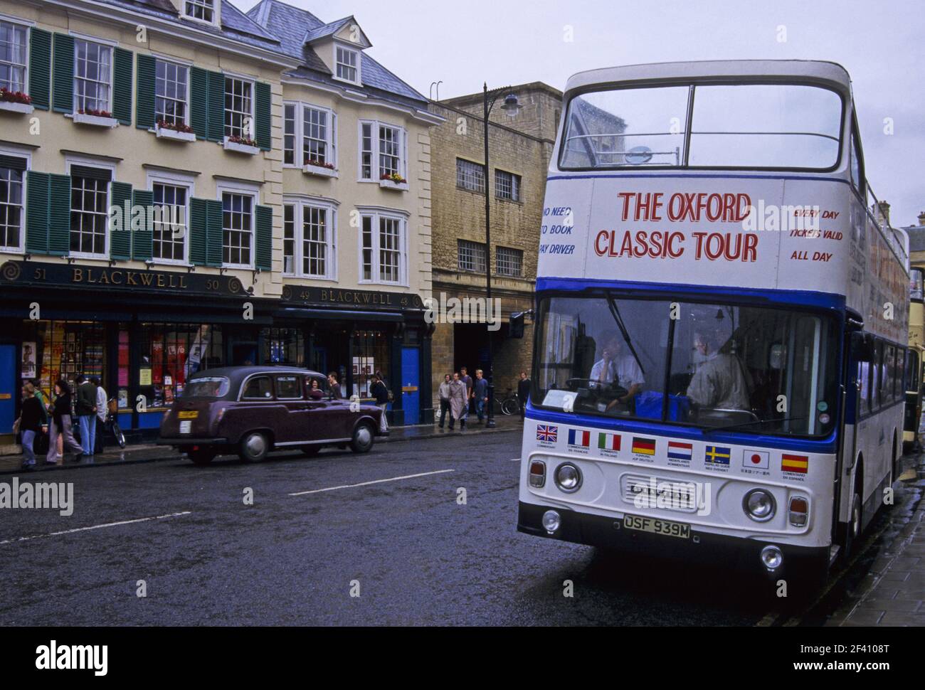 Le bus City Tour s'est arrêté dans Broad Street à Oxford, au Royaume-Uni Banque D'Images