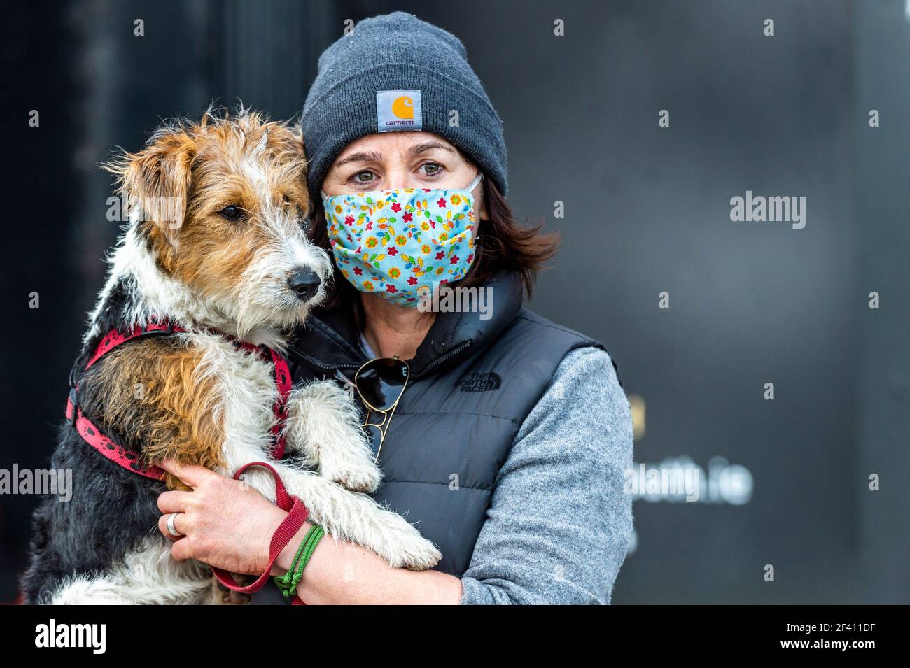 Cork, Irlande. 18 mars 2021. Environ 150 femmes et hommes ont assisté à une manifestation "RECLAIM the Streets" organisée par le groupe féministe socialiste Rosa. La manifestation a été organisée après que Sarah Everard ait été kidnappée et assassinée à Londres par un officier de police métropolitaine en service. Crédit : AG News/Alay Live News Banque D'Images