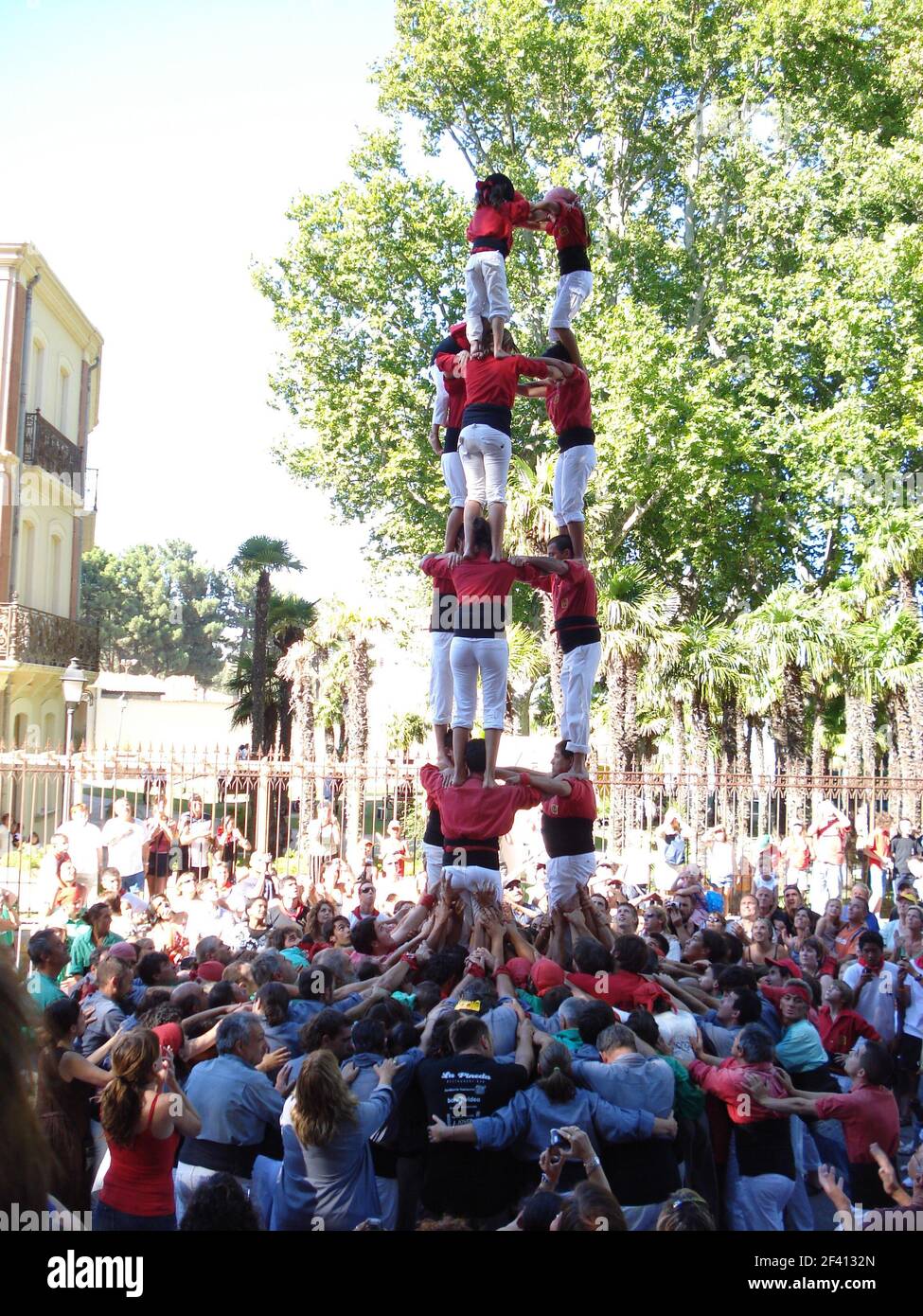A casteil, une tour humaine lors d'un festival populaire dans le nord de la Catalogne, à Millas Banque D'Images