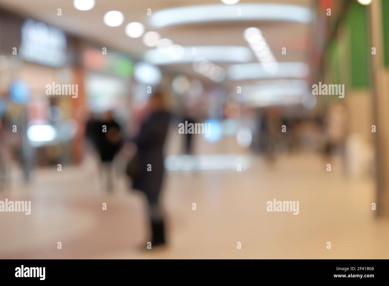 Les gens ont été déféocés dans le hall d'affaires de l'aéroport Banque D'Images