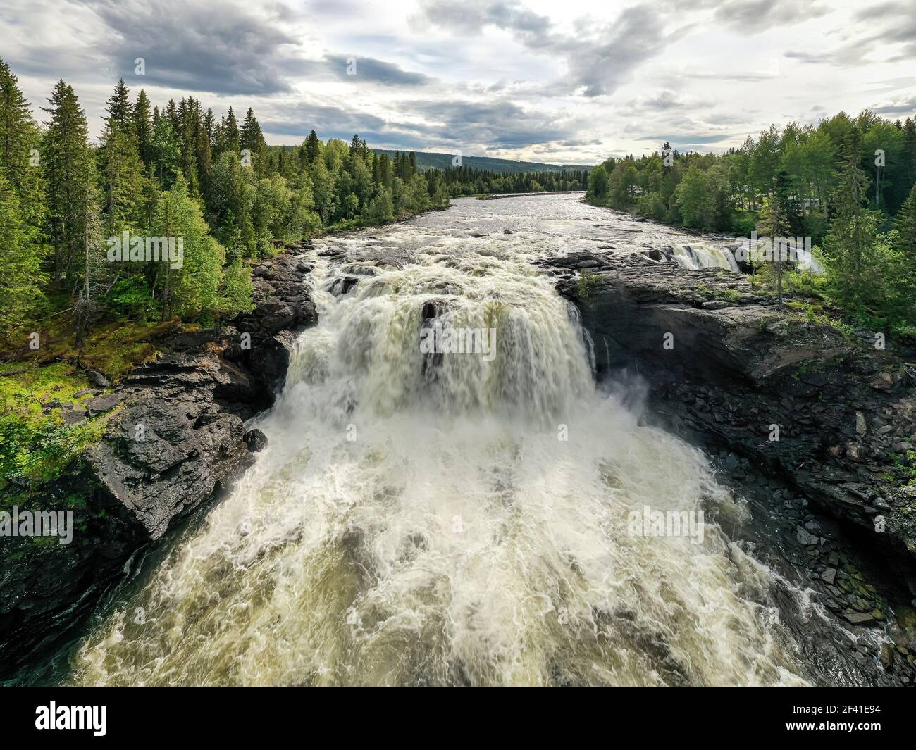 Ristafallet waterfall dans la partie ouest de Jamtland est répertorié comme l'un des plus belles chutes d'eau en Suède. Banque D'Images