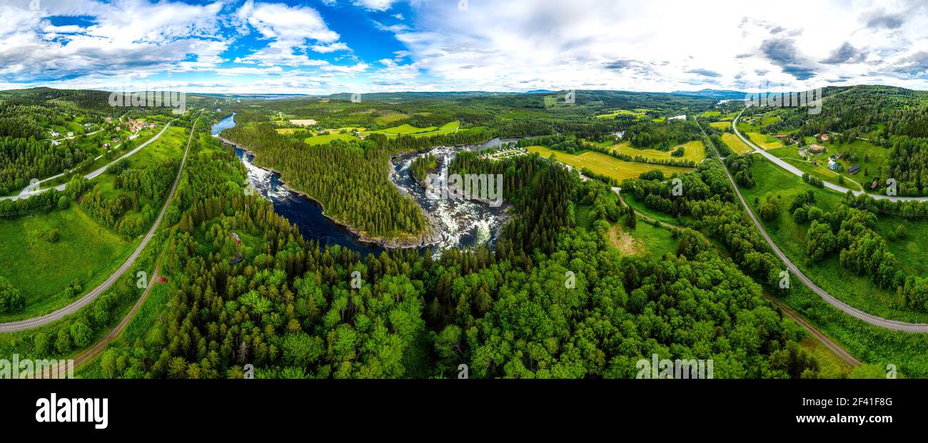 Ristafallet waterfall dans la partie ouest de Jamtland est répertorié comme l'un des plus belles chutes d'eau en Suède. Banque D'Images