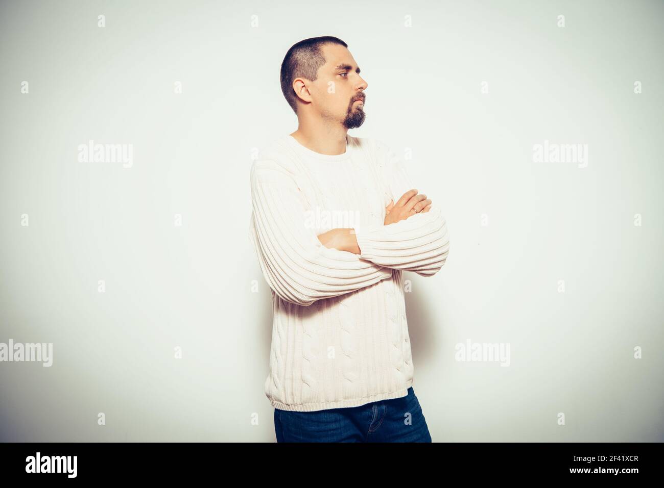 Portrait d'un homme bras pliés Banque D'Images