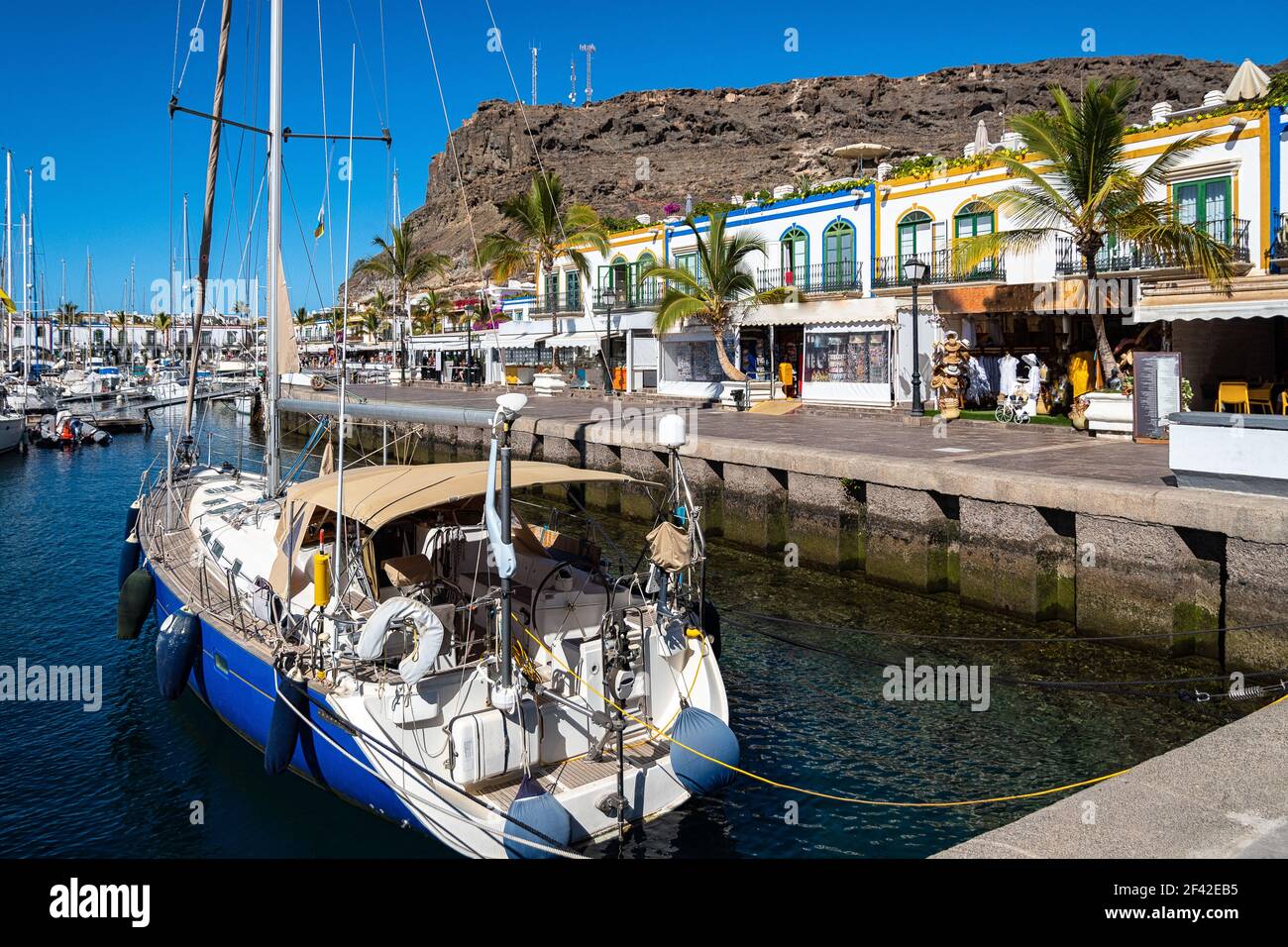 Yacht dans le port de Puerto de Mogan à Gran Canaria Banque D'Images