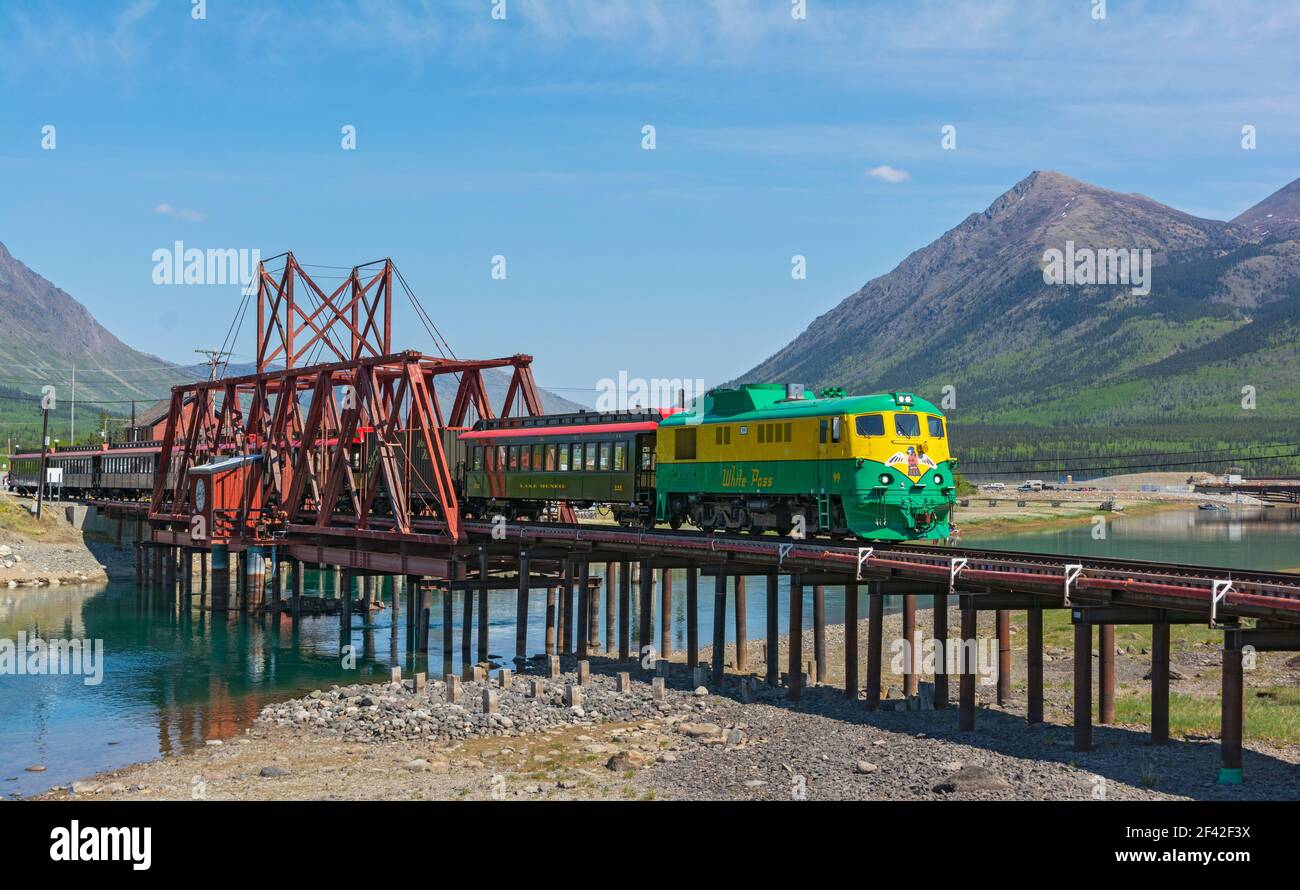 Canada, Yukon, Carcross, pont tournant traversant la rivière Nares construit en 1900, toujours utilisé par le train touristique White Pass & Yukon route Banque D'Images