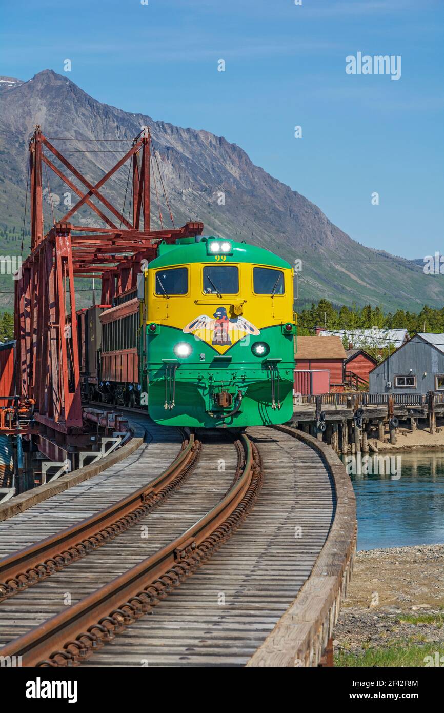 Canada, Yukon, Carcross, pont tournant traversant la rivière Nares construit en 1900, toujours utilisé par le train touristique White Pass & Yukon route Banque D'Images