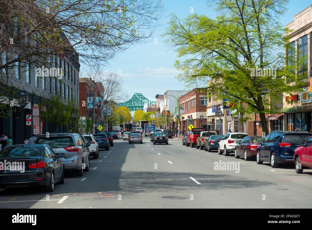 Bâtiments commerciaux historiques sur Broadway entre la 4e et la 5e rue dans le centre-ville de Chelsea, Massachusetts ma, Etats-Unis. Banque D'Images