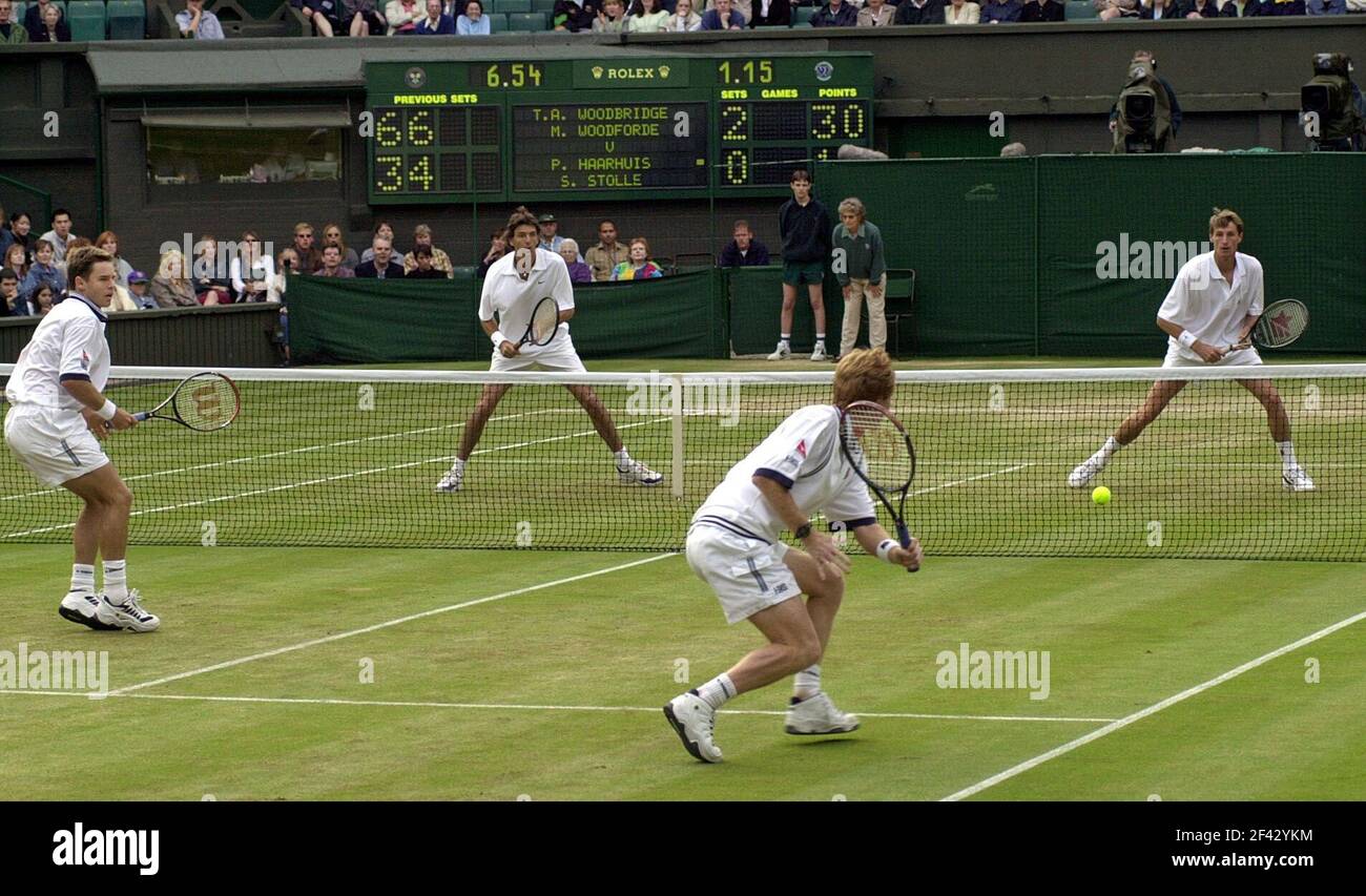 T.A.WOOBRIDGE & M.WOODFORDE / V P.HAARHUIS & S.STOLLE - JUILLET 2000 PENDANT LA FINALE DES DOUBLES HOMMES. Banque D'Images