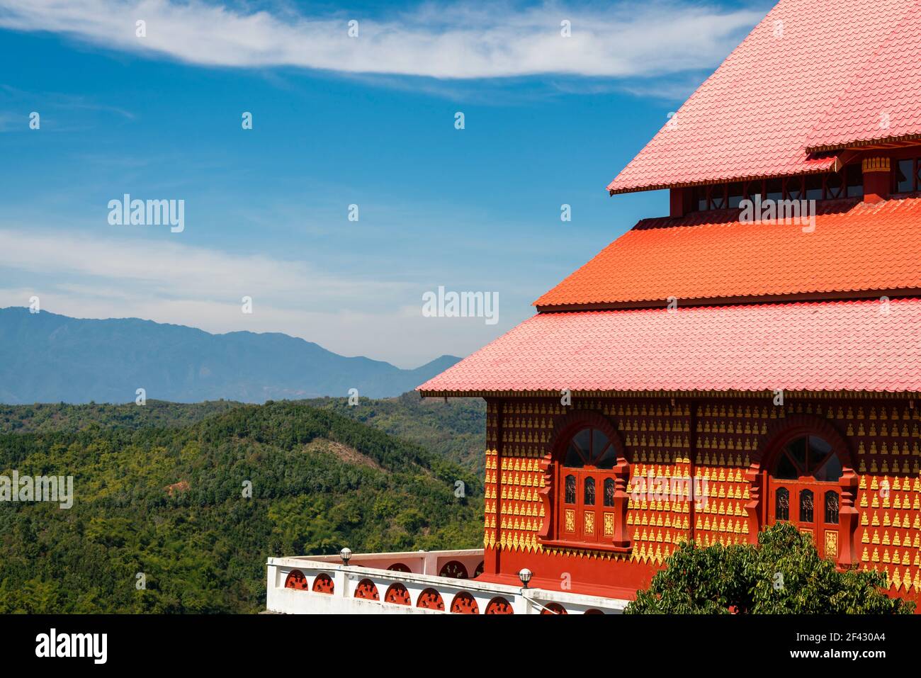 Terrasse de la Pagode Dhart Zom Doi Kabar Aye près de Kengtung, Myanmar Banque D'Images