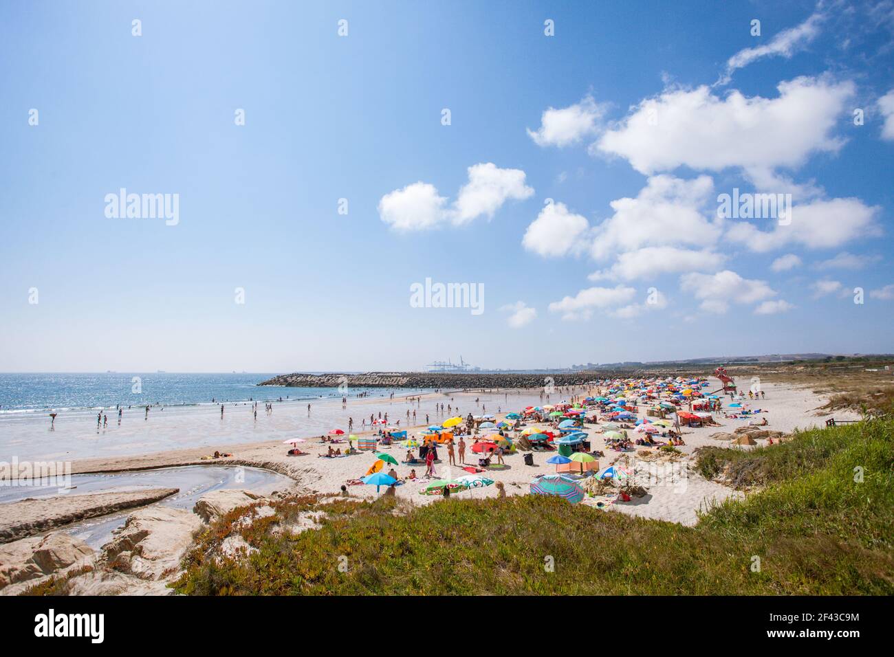 Praia de São Torpes, près de Sines, sur la côte atlantique de l'Alentejo, Portugal Banque D'Images