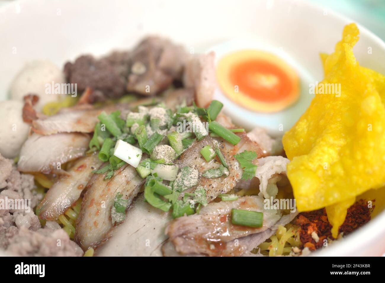 Nouilles thaïlandaises traditionnelles aux œufs. Cuisine thaïlandaise. Banque D'Images