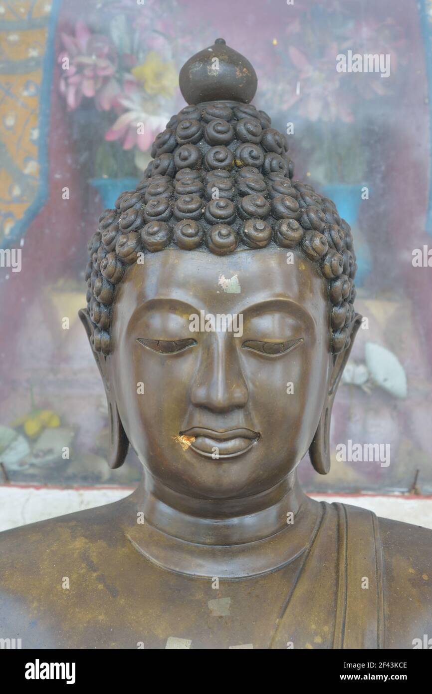 Concentrez-vous sur la tête du Bouddha. Banque D'Images