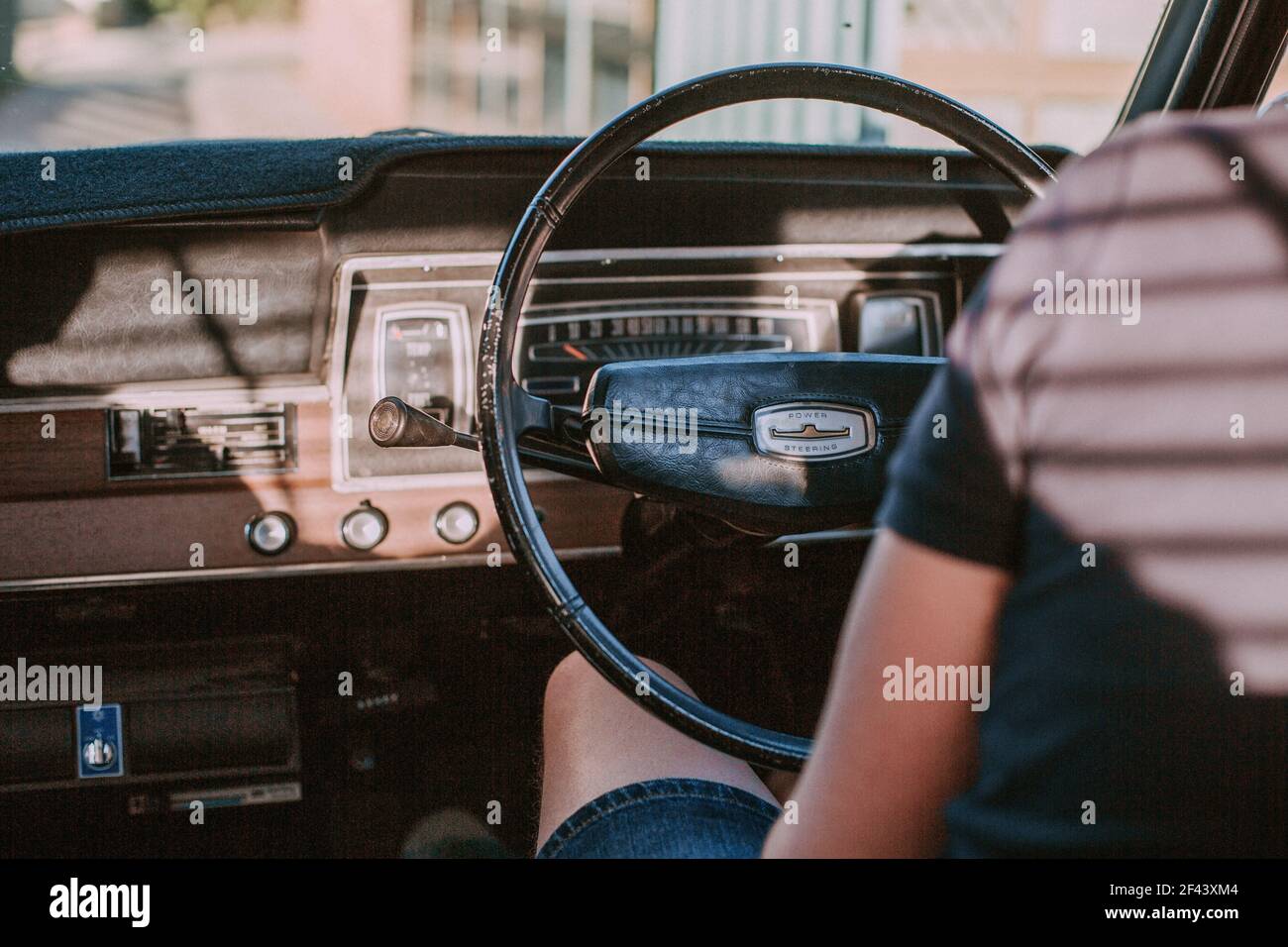 Ford Vaillant Golden Hour volant Classic tableau de bord de voiture vintage Banque D'Images