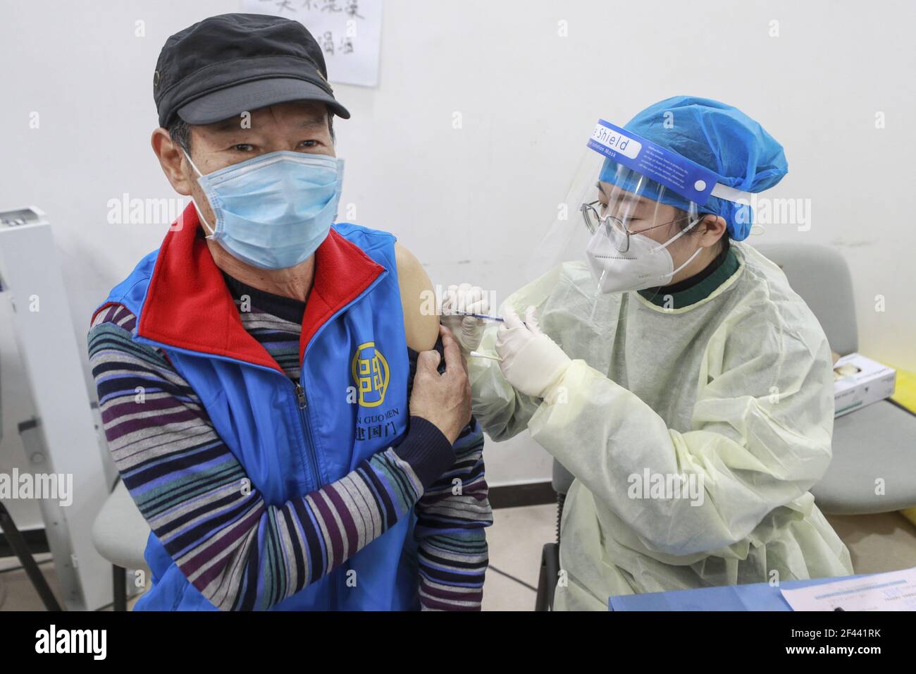 Pékin, Chine. 18 mars 2021. Les personnes de plus de 60 ans peuvent inoculer le vaccin COVID-19 à Beijing, en Chine, le 18 mars 2021.(photo de TPG/cnspotos) crédit: TopPhoto/Alay Live News Banque D'Images