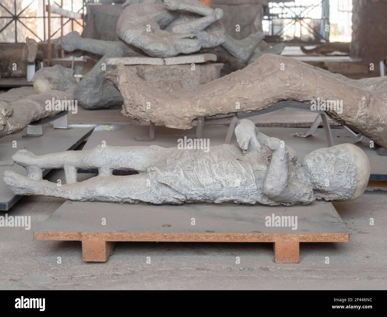 NAPLES, ITALIE - 13 JUIN 2019 : plâtre d'un enfant victime de l'éruption volcanique des ruines de pompéi Banque D'Images