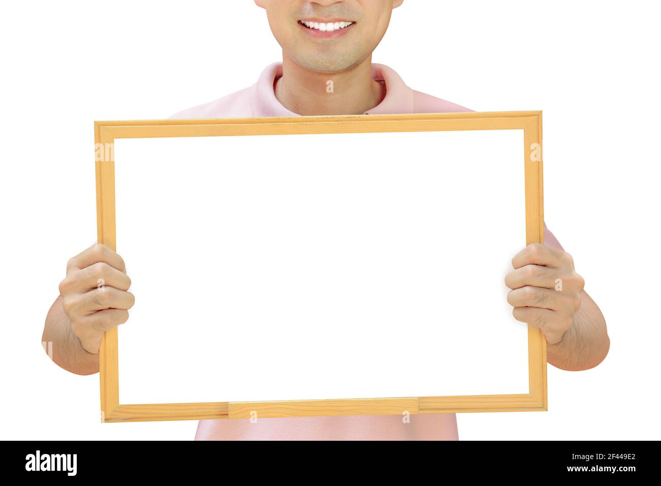 Homme souriant tenant un tableau blanc vide - peut remplir vos textes et être utilisé comme écriteau, avis et tableaux publicitaires, etc Banque D'Images