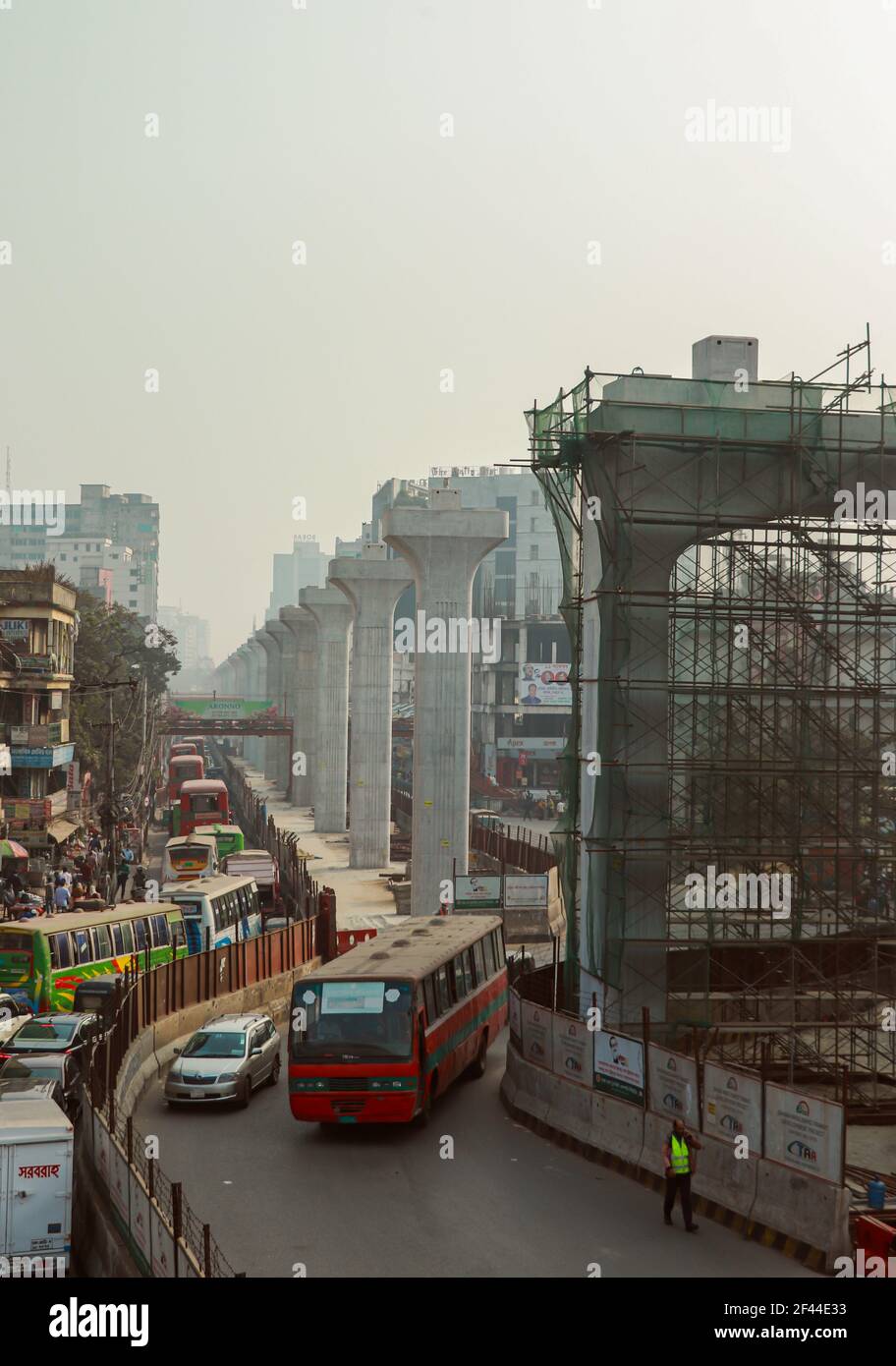 Le projet Mega Metrorail progresse dans la ville de Dhaka. construction du chemin de métro. Banque D'Images