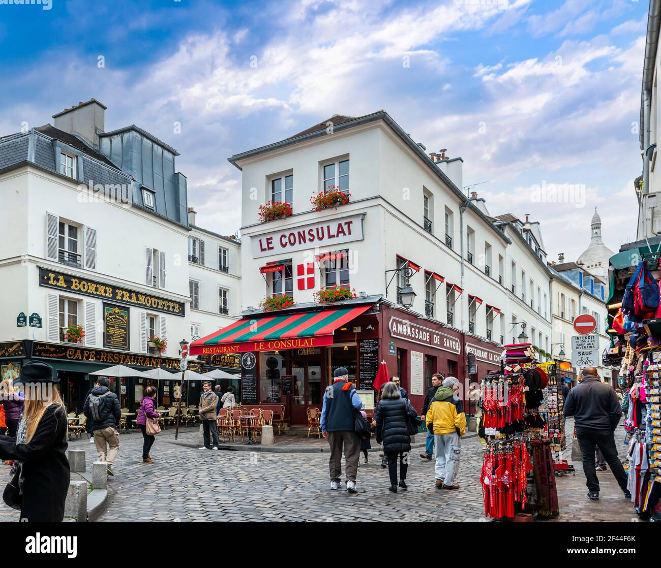 Quartier typique de Montmartre à Paris en France Banque D'Images