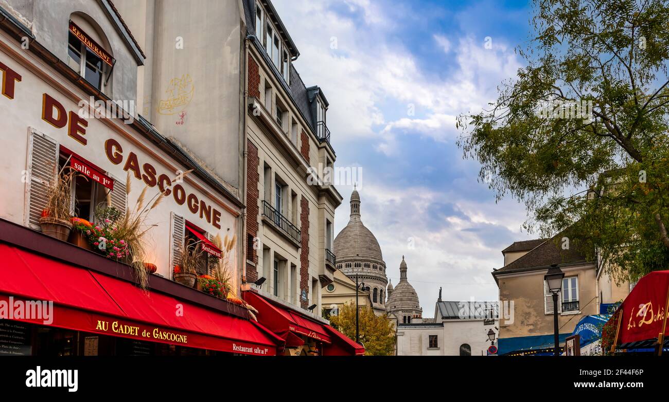 Quartier typique de Montmartre à Paris en France Banque D'Images