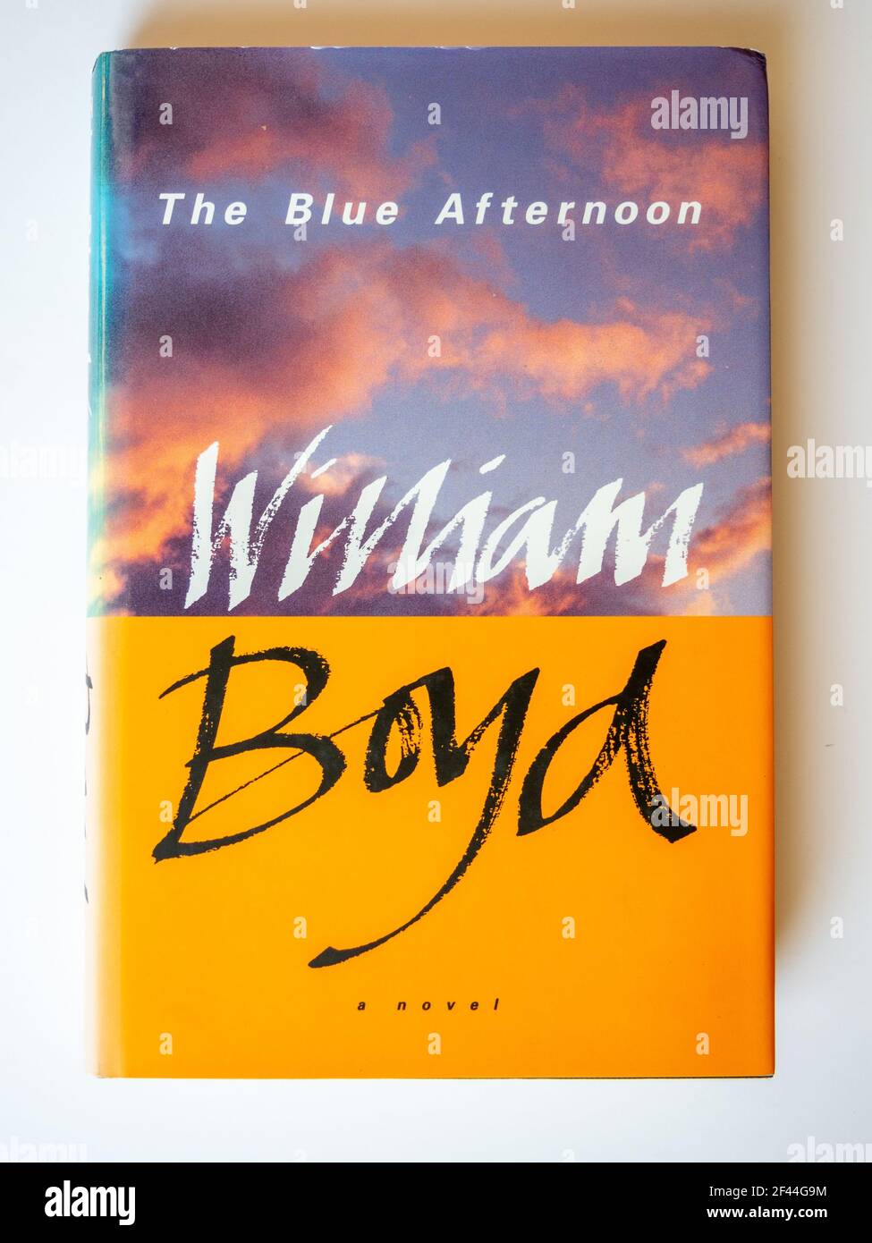 Photo d'un livre de hardback, The Blue Afternoon de William Boyd, publié par Sinclair-Stevenson en 1993. Banque D'Images