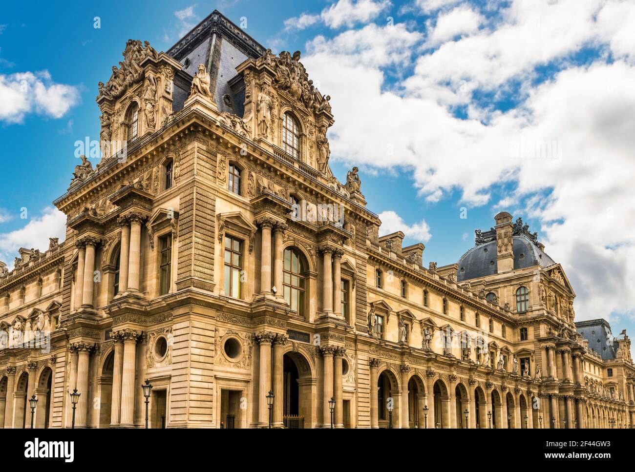 Palais du Musée du Louvre à Paris, France Banque D'Images