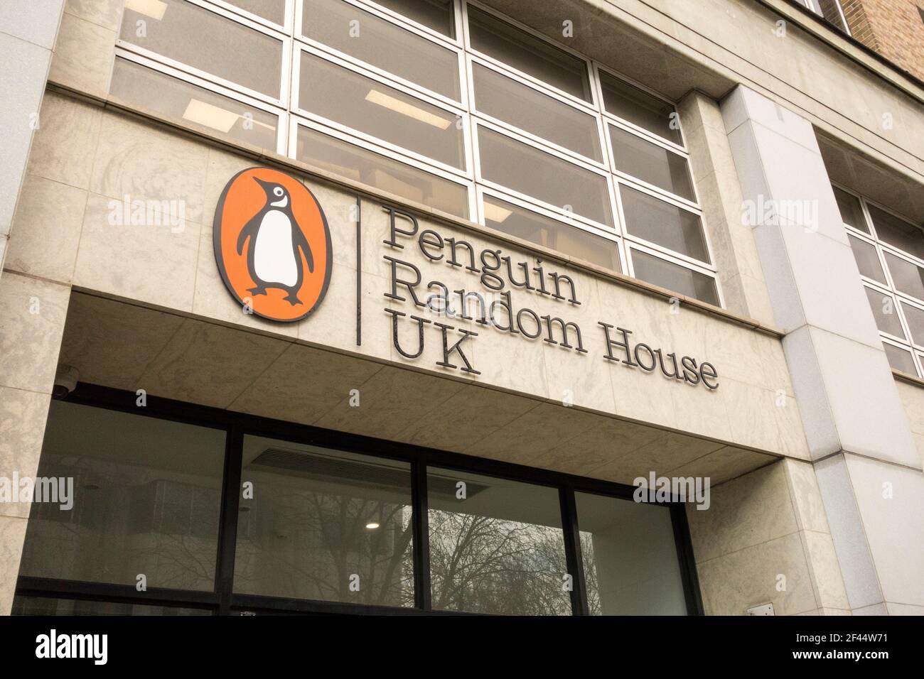 L'entrée de Penguin Random House, Vauxhall Bridge Road, Londres, SW1, Royaume-Uni Banque D'Images