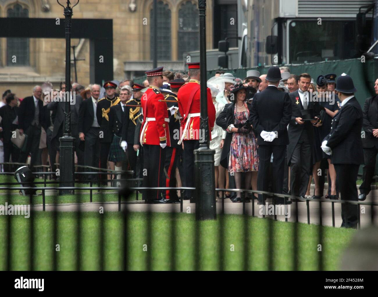 29 avril 2011. Abbaye de Westminster, Londres, Angleterre. Mariage royal. David et Victoria Beckham sont à la tête de la file des célébrités et des invités VIP Banque D'Images