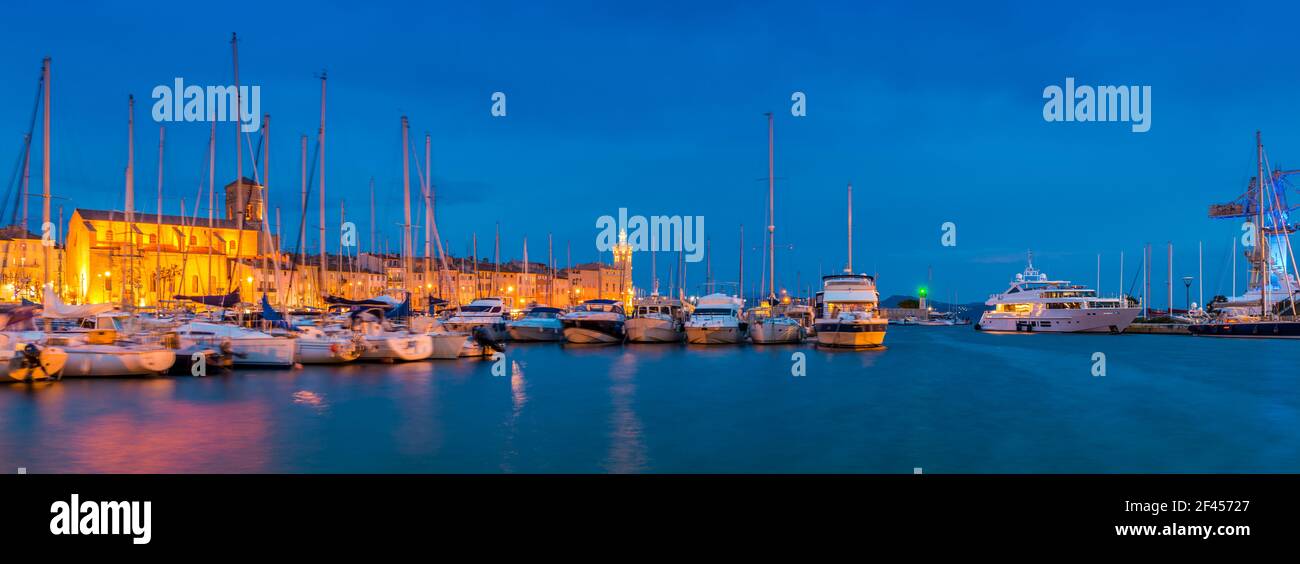 Port de la Ciotat la nuit, dans les Bouches du Rhône, en Provence Banque D'Images