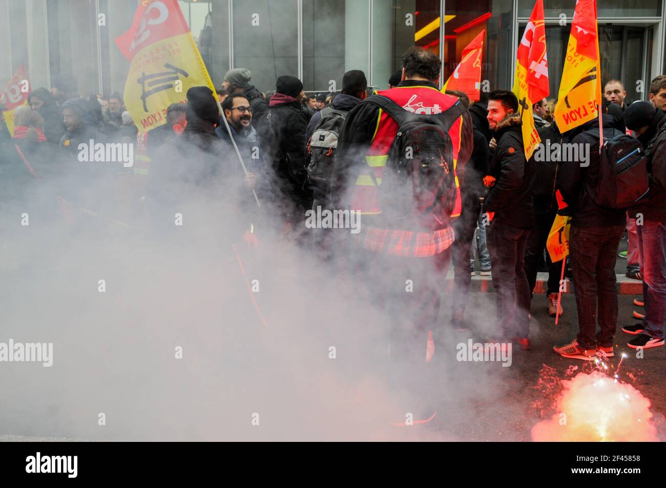 Les cheminots de la SNFC prennent la rue pour protester contre le droit du travail présumé, Lyon, France Banque D'Images