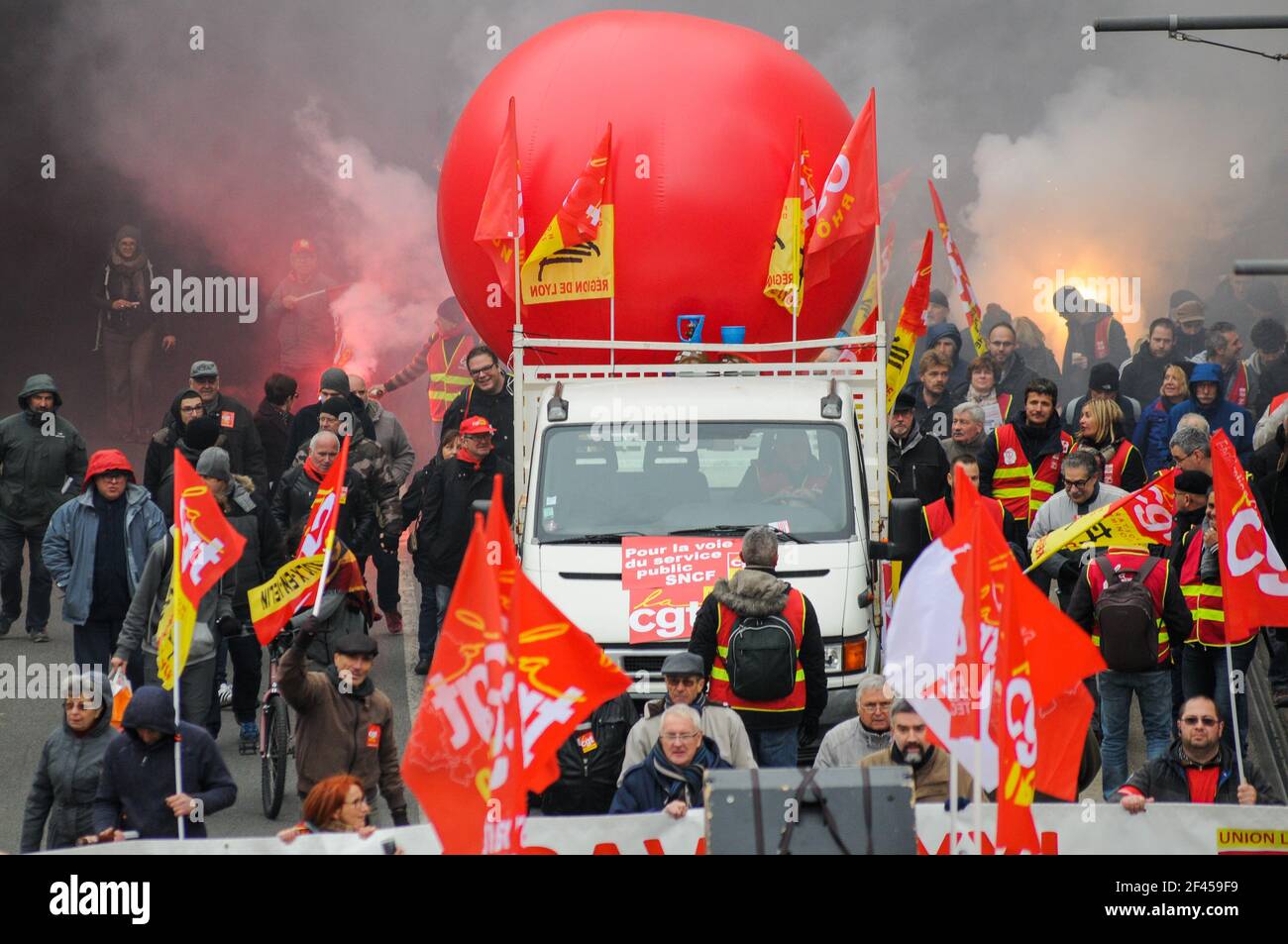 Les cheminots de la SNFC prennent la rue pour protester contre le droit du travail présumé, Lyon, France Banque D'Images